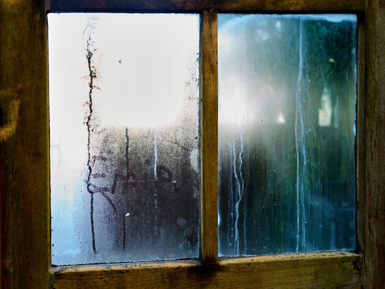 The condensation diary: three weeks of hygrometer readings